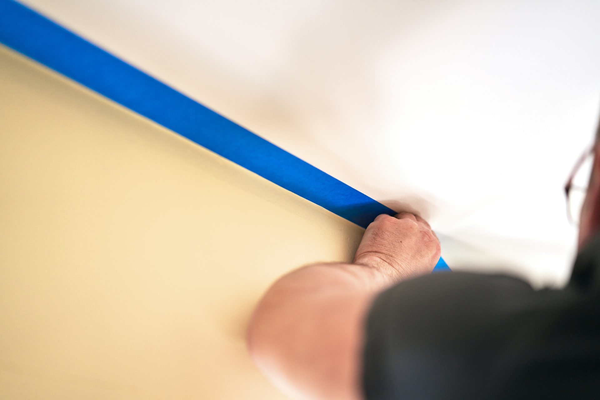 Applying painter’s tape and preparing ceiling edges for painting in Currambine